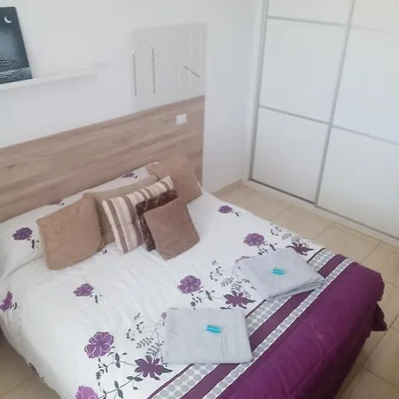 Privada Con Balcon Homestay Vecindario (Gran Canaria)