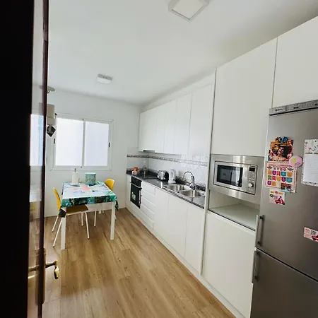 Privada Con Balcon Homestay Vecindario (Gran Canaria)